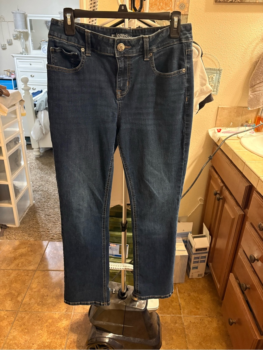 Women’s Straight Leg Jeans in Dark Blue -